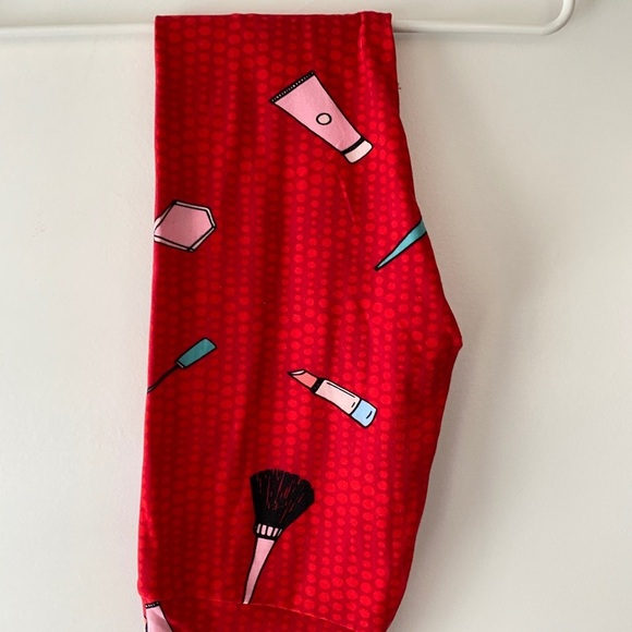 Red Background w Makeup / Cosmetics Graphic Buttery Soft Lularoe Leggings NWOT - Picture 6 of 10